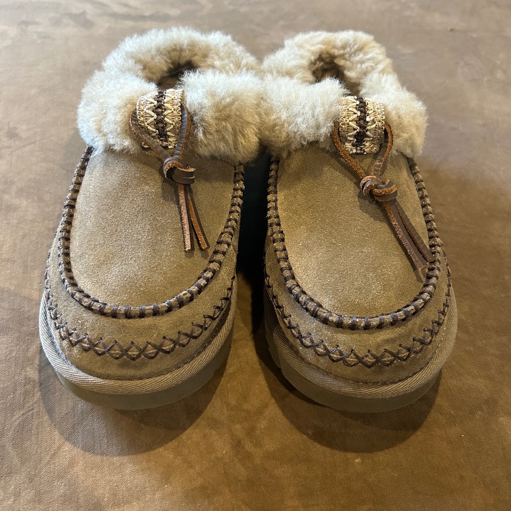UGG Tasman Alpine Women's size 8